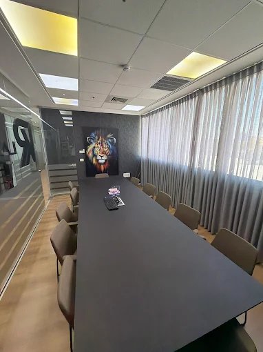 חדר הישיבות במשרד בראשון לציון